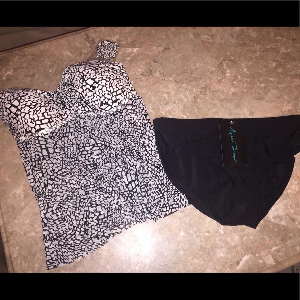 NWT Woman’s Tankini set in black & white size Lg